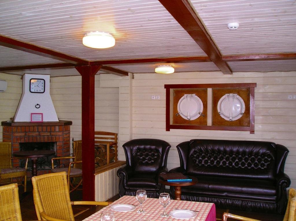 Chervona Kalina Hotel Киев Екстериор снимка