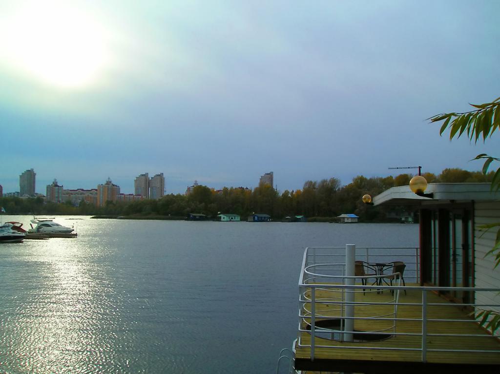 Chervona Kalina Hotel Киев Екстериор снимка
