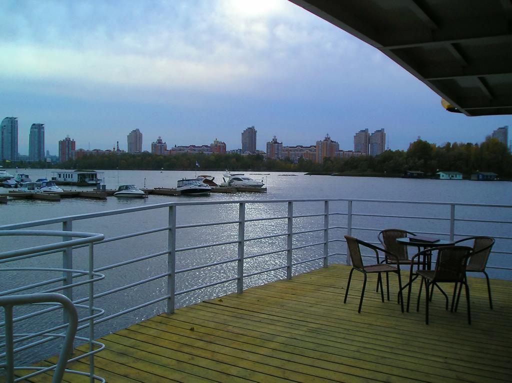 Chervona Kalina Hotel Киев Екстериор снимка