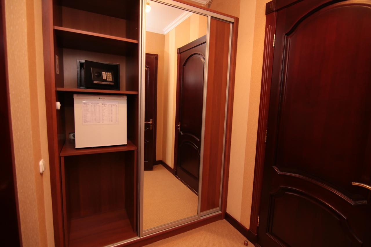 Chervona Kalina Hotel Киев Екстериор снимка
